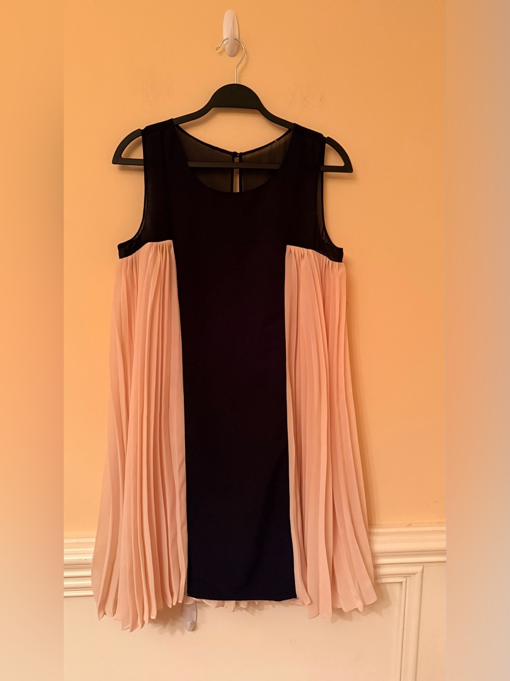 ERIN by Erin Fetherston Black Dress with Blush Pleated Side Panels Sz M/L‎